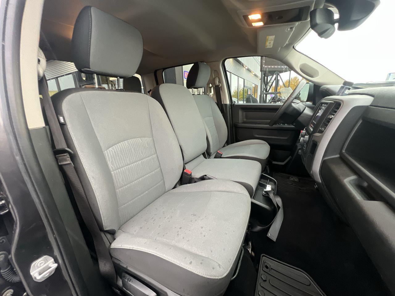 2021 RAM 1500 Classic Tradesman PREVIOUS DAILY RENTAL, 4x4, 6 PASSENGER, BLUETOOTH, CRUISE CONTROL, REVERSE CAM!! Photo