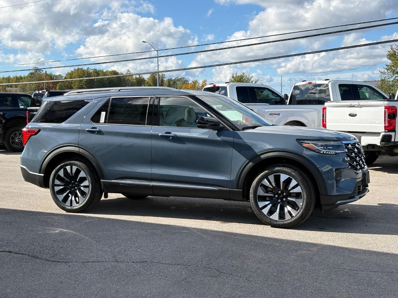 2027 Ford Explorer Platinum 4WD Photo