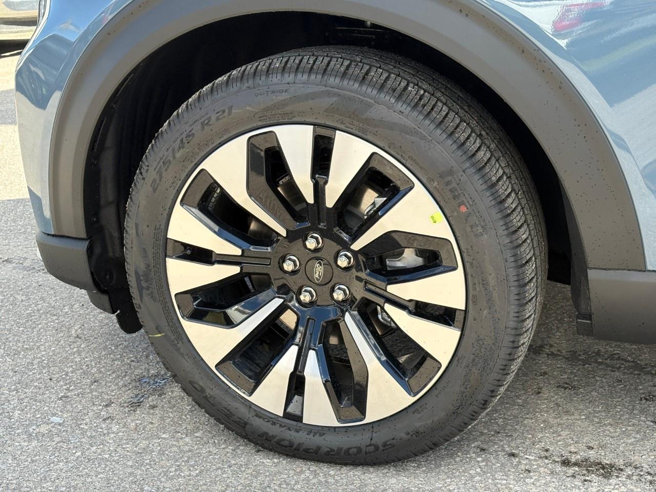 2027 Ford Explorer Platinum 4WD Photo