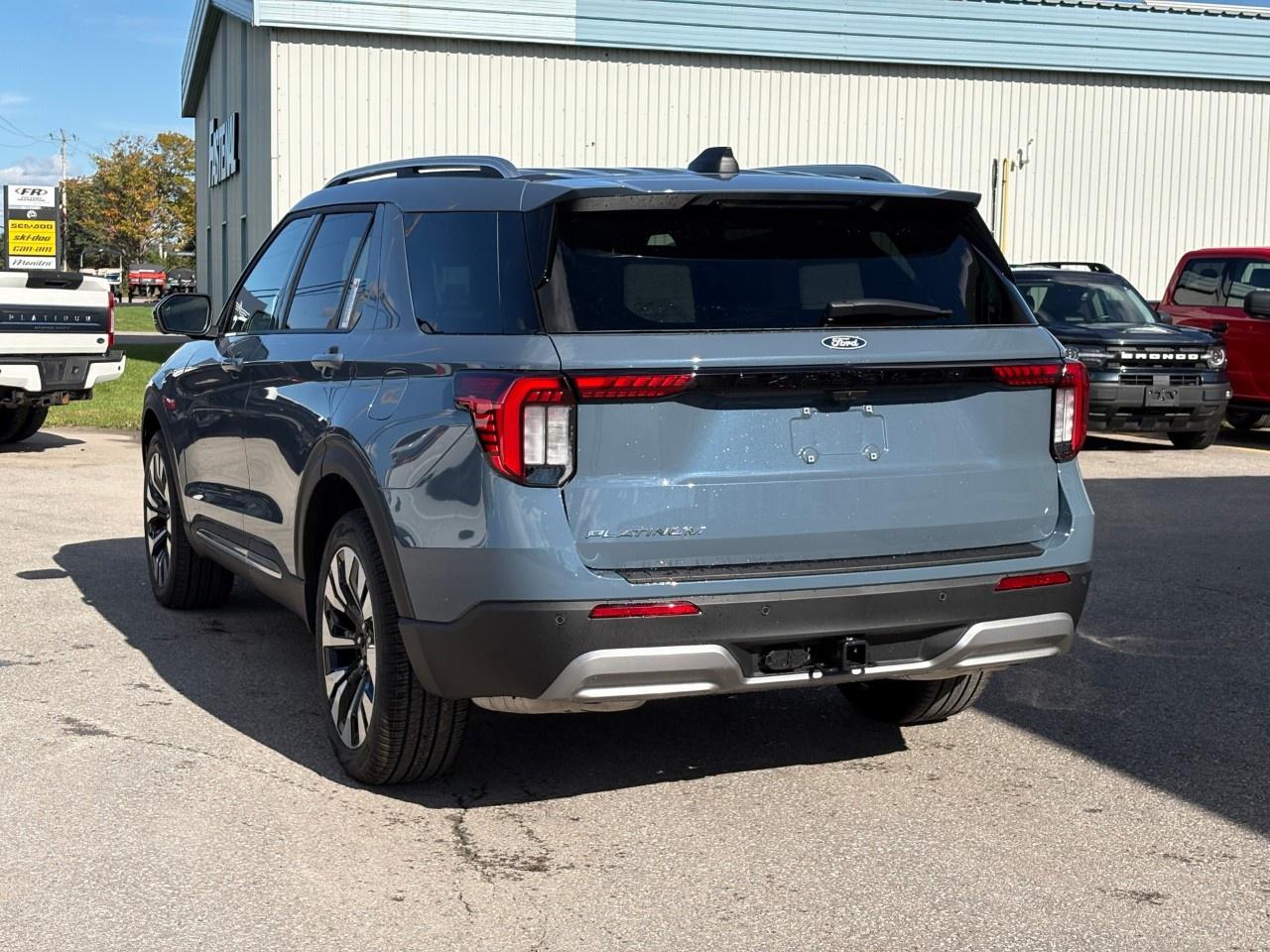 2027 Ford Explorer Platinum 4WD Photo