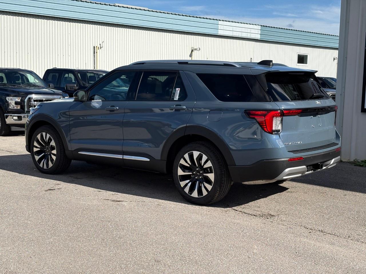 2027 Ford Explorer Platinum 4WD Photo