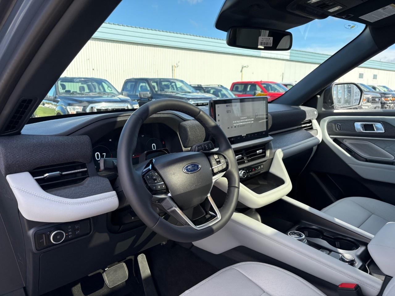 2027 Ford Explorer Platinum 4WD Photo