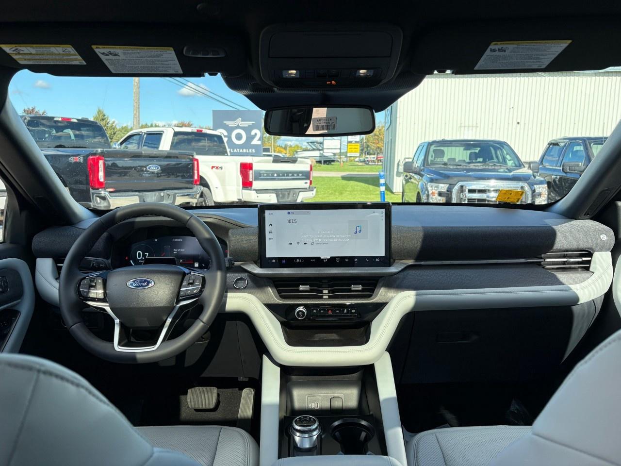 2027 Ford Explorer Platinum 4WD Photo