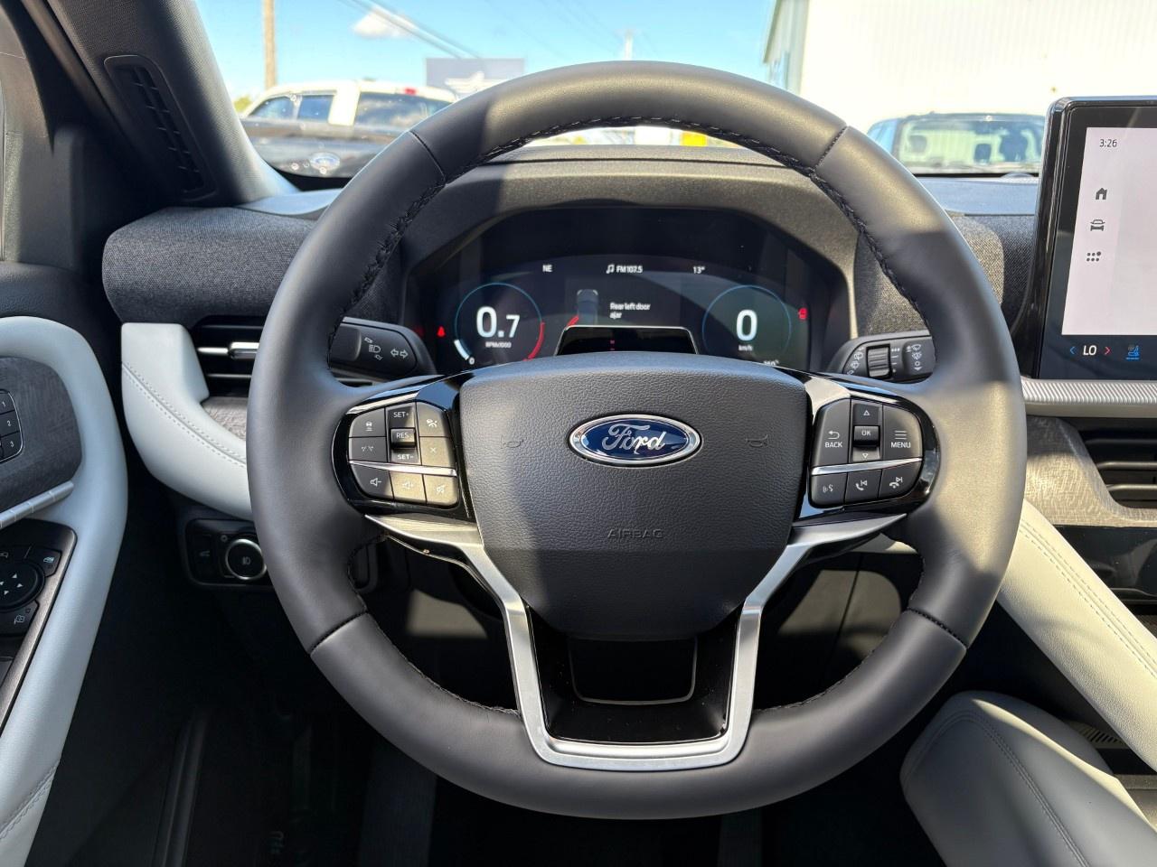 2027 Ford Explorer Platinum 4WD Photo