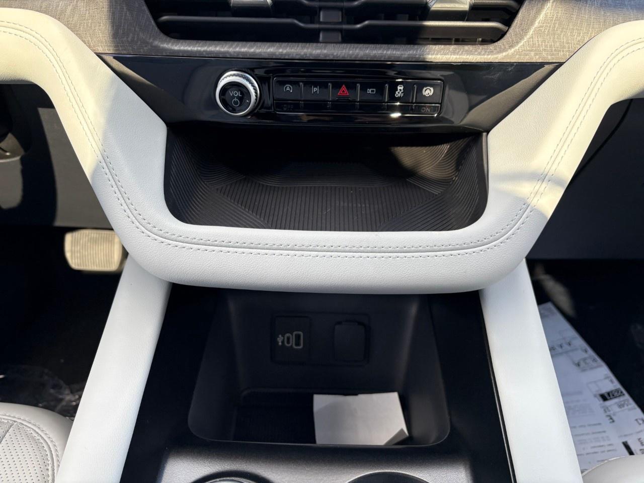 2027 Ford Explorer Platinum 4WD Photo