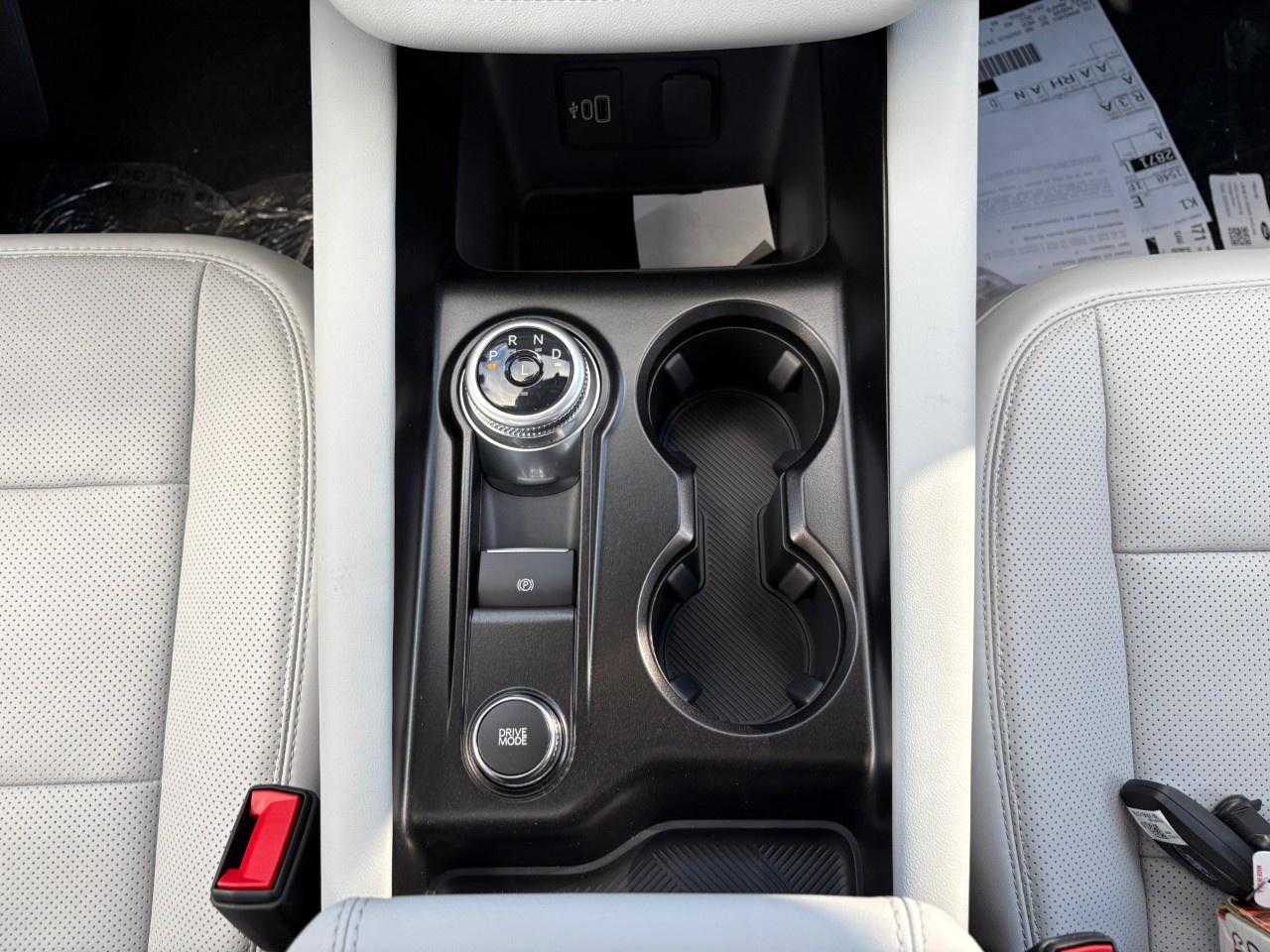 2027 Ford Explorer Platinum 4WD Photo