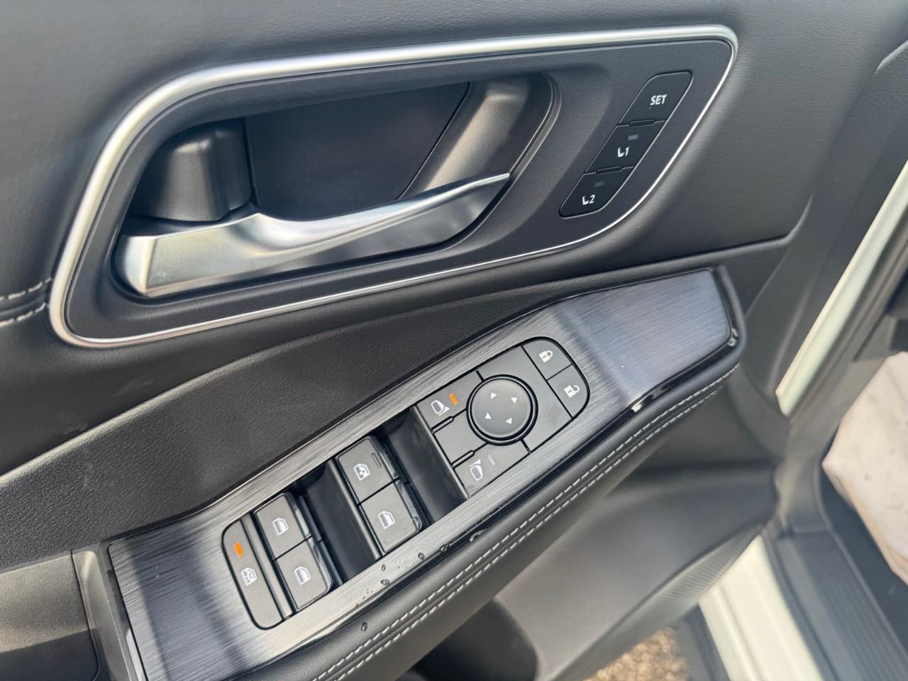 2026 Nissan Rogue AWD Platinum Photo