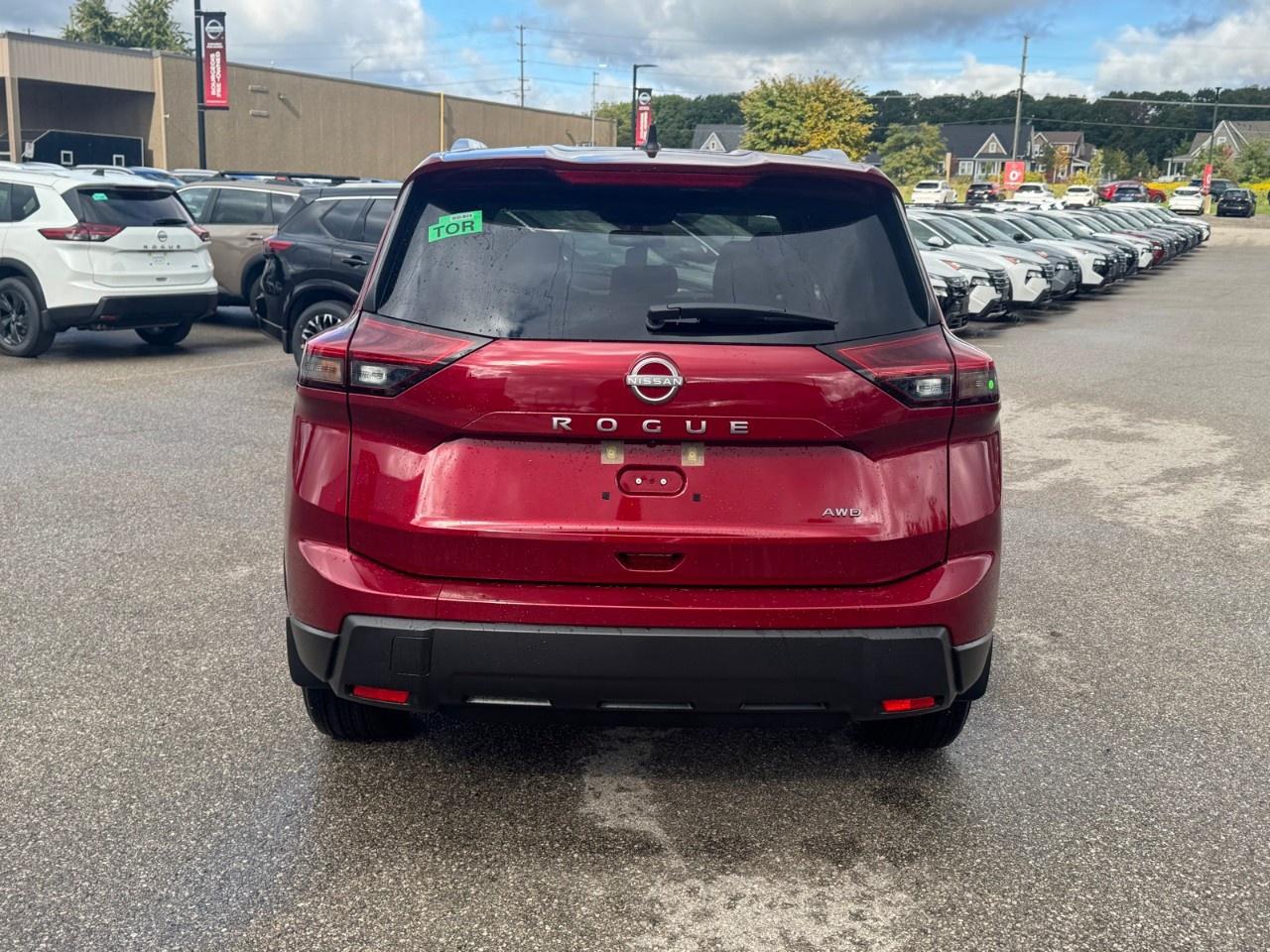 2026 Nissan Rogue AWD SV Moonroof Photo4