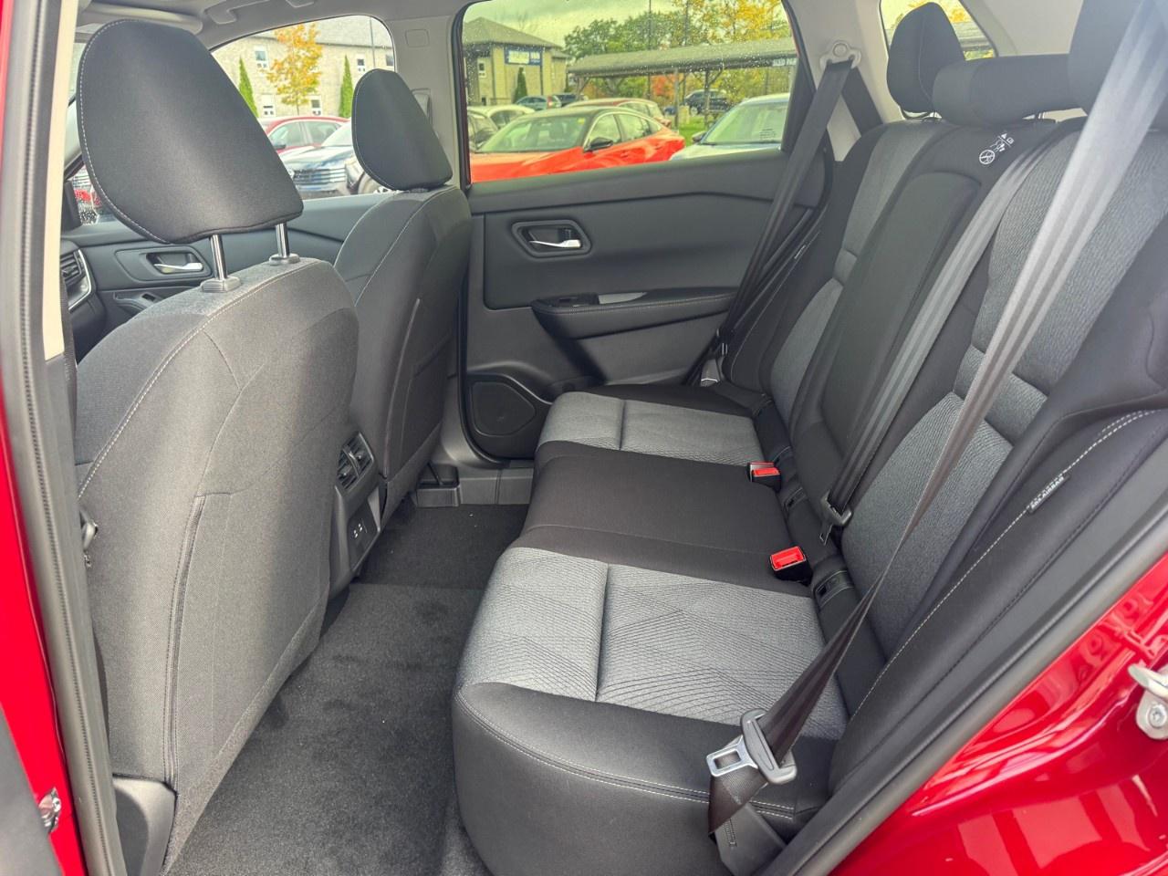 2026 Nissan Rogue AWD SV Moonroof Photo