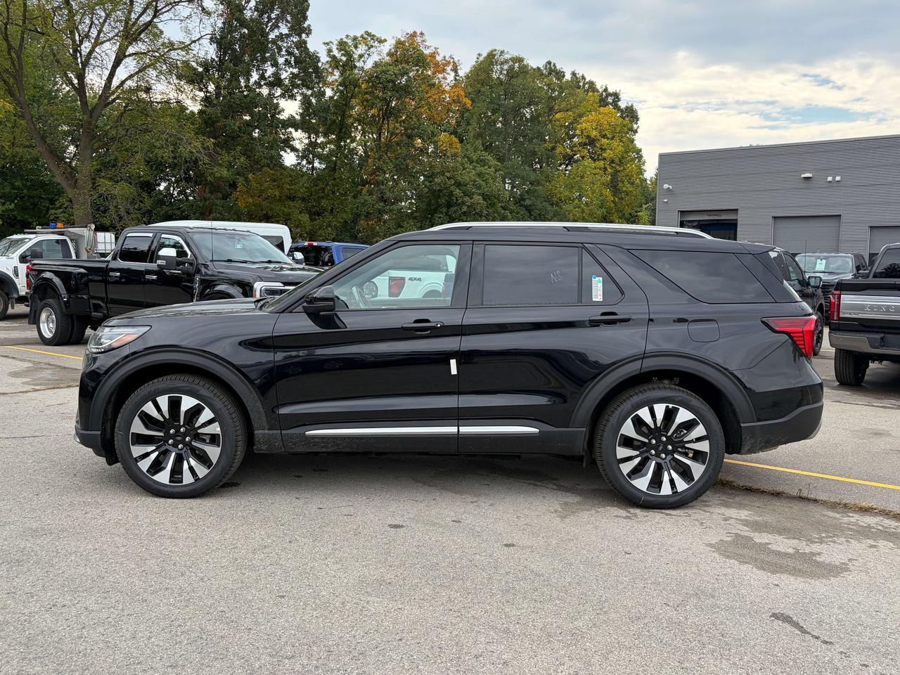 2026 Ford Explorer PLATINUM 4WD 600A Photo2