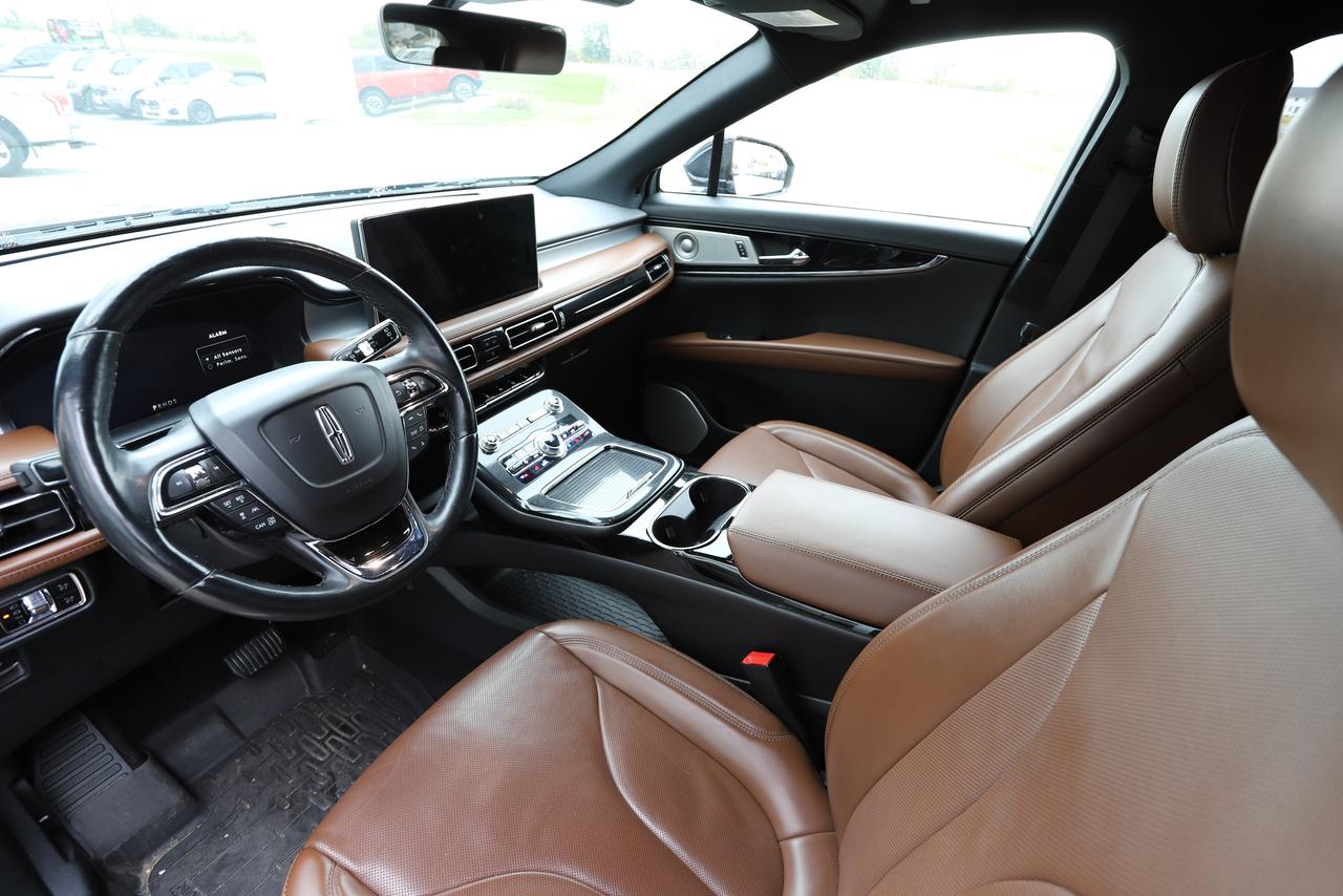 2023 Lincoln Nautilus Reserve AWD Photo5