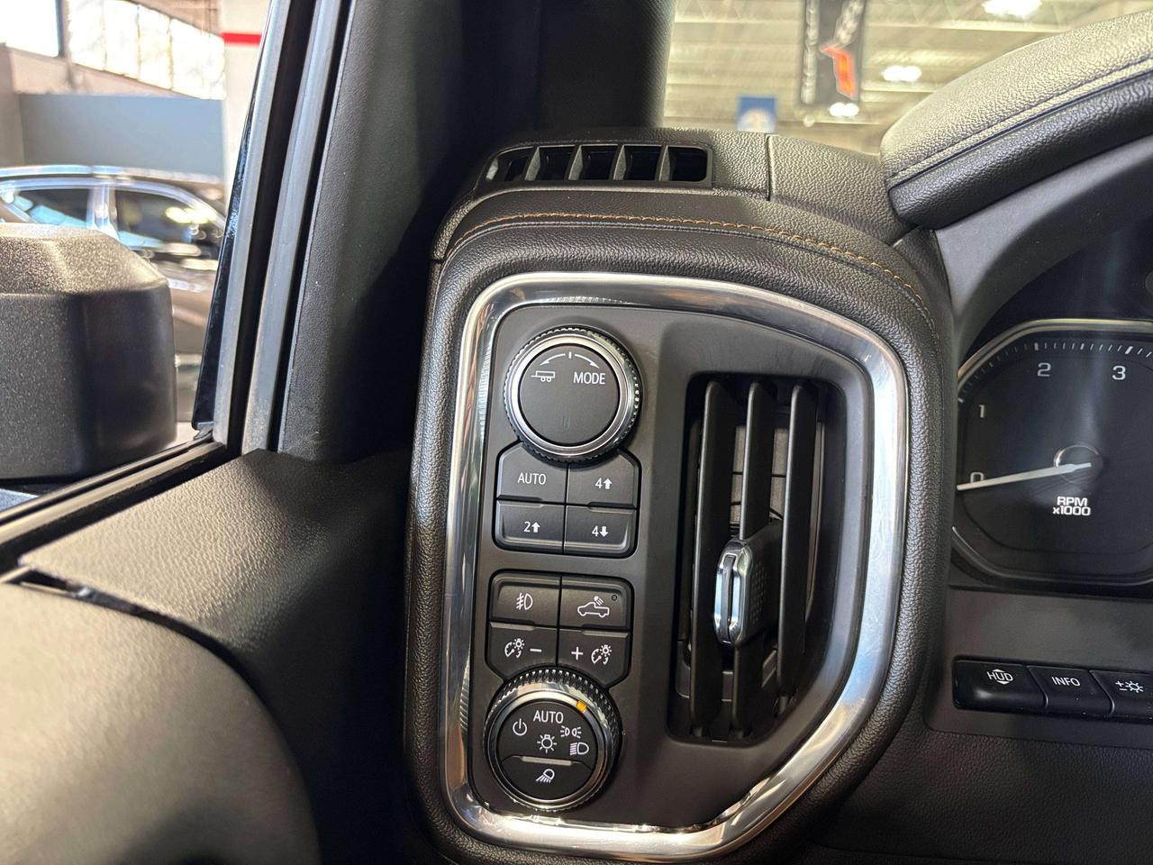 2023 GMC Sierra 2500 HD AT4|AWD|DURAMAX|NAV|BOSE|LEATHER|BEDLINER|SIDESTEP Photo