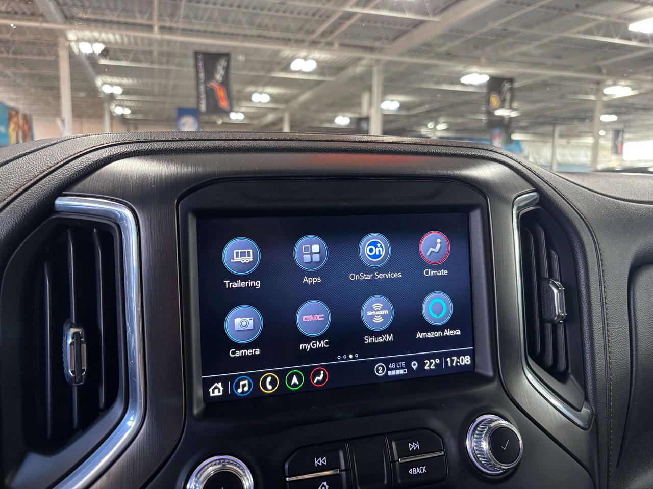 2023 GMC Sierra 2500 HD AT4|AWD|DURAMAX|NAV|BOSE|LEATHER|BEDLINER|SIDESTEP Photo