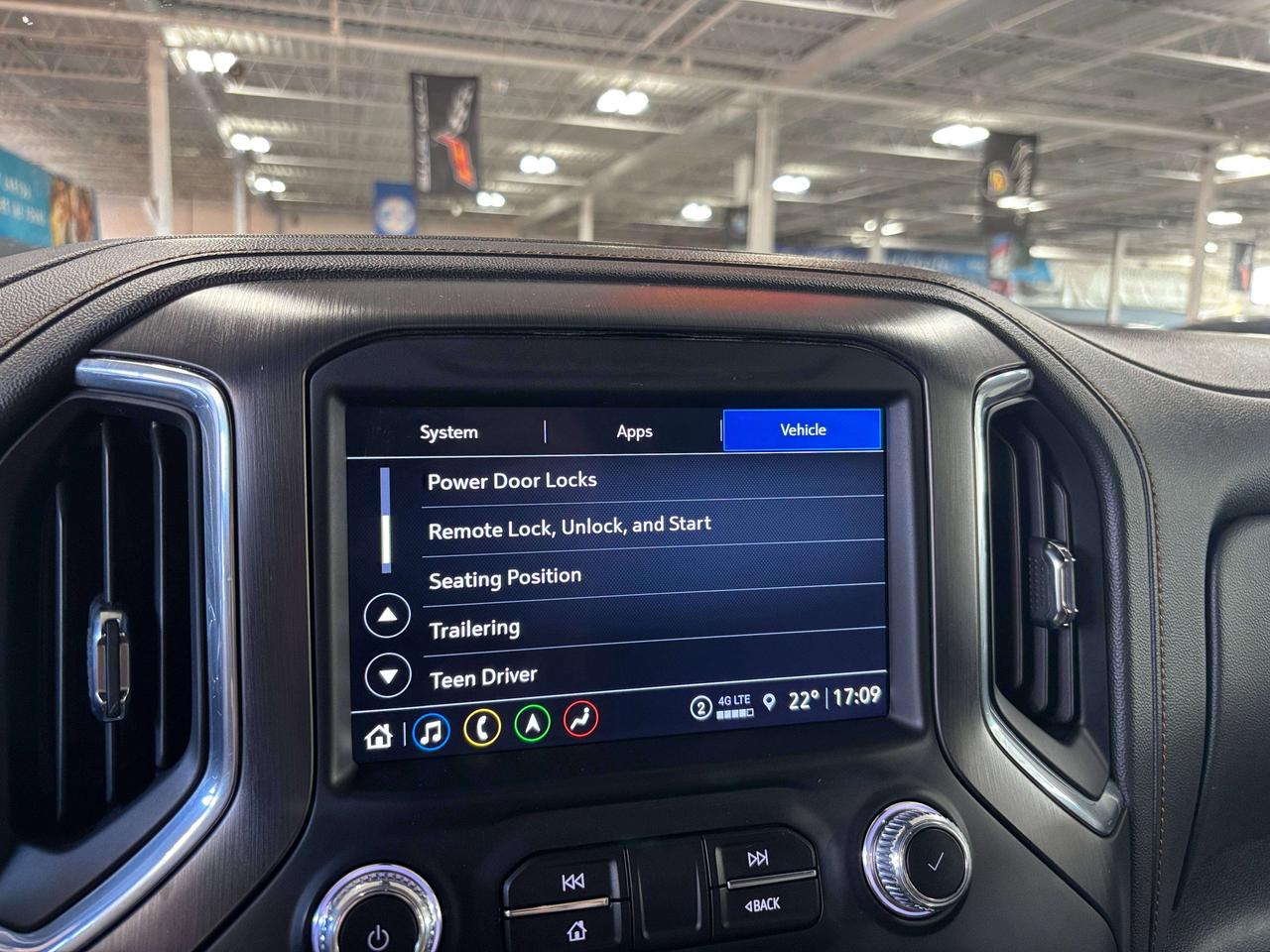 2023 GMC Sierra 2500 HD AT4|AWD|DURAMAX|NAV|BOSE|LEATHER|BEDLINER|SIDESTEP Photo