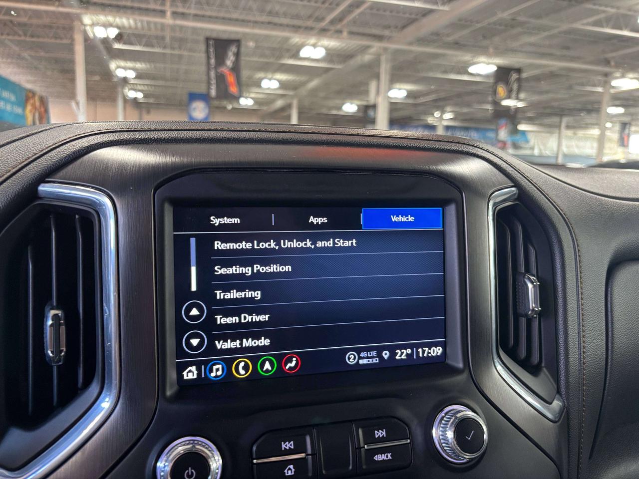 2023 GMC Sierra 2500 HD AT4|AWD|DURAMAX|NAV|BOSE|LEATHER|BEDLINER|SIDESTEP Photo