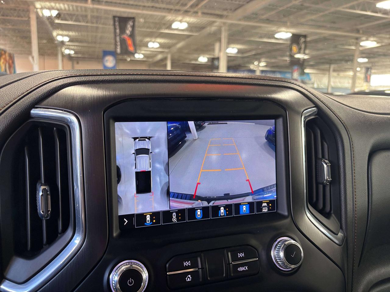 2023 GMC Sierra 2500 HD AT4|AWD|DURAMAX|NAV|BOSE|LEATHER|BEDLINER|SIDESTEP Photo