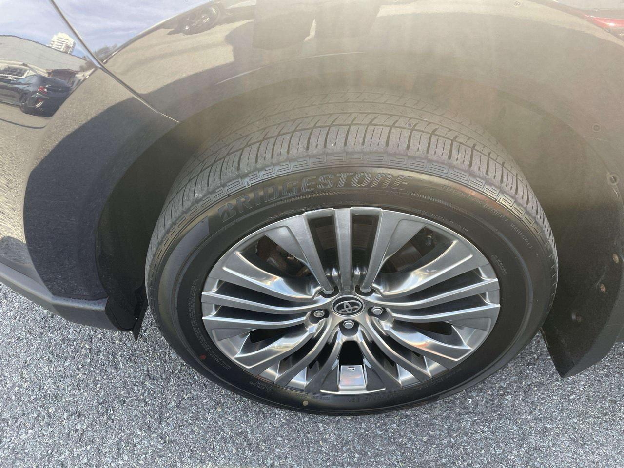 2023 Toyota Venza Limited LIMITED, HYBRID, NAVI, HTD. VENTED SEATS, ROOF, BK. CAM, ALLOYS Photo