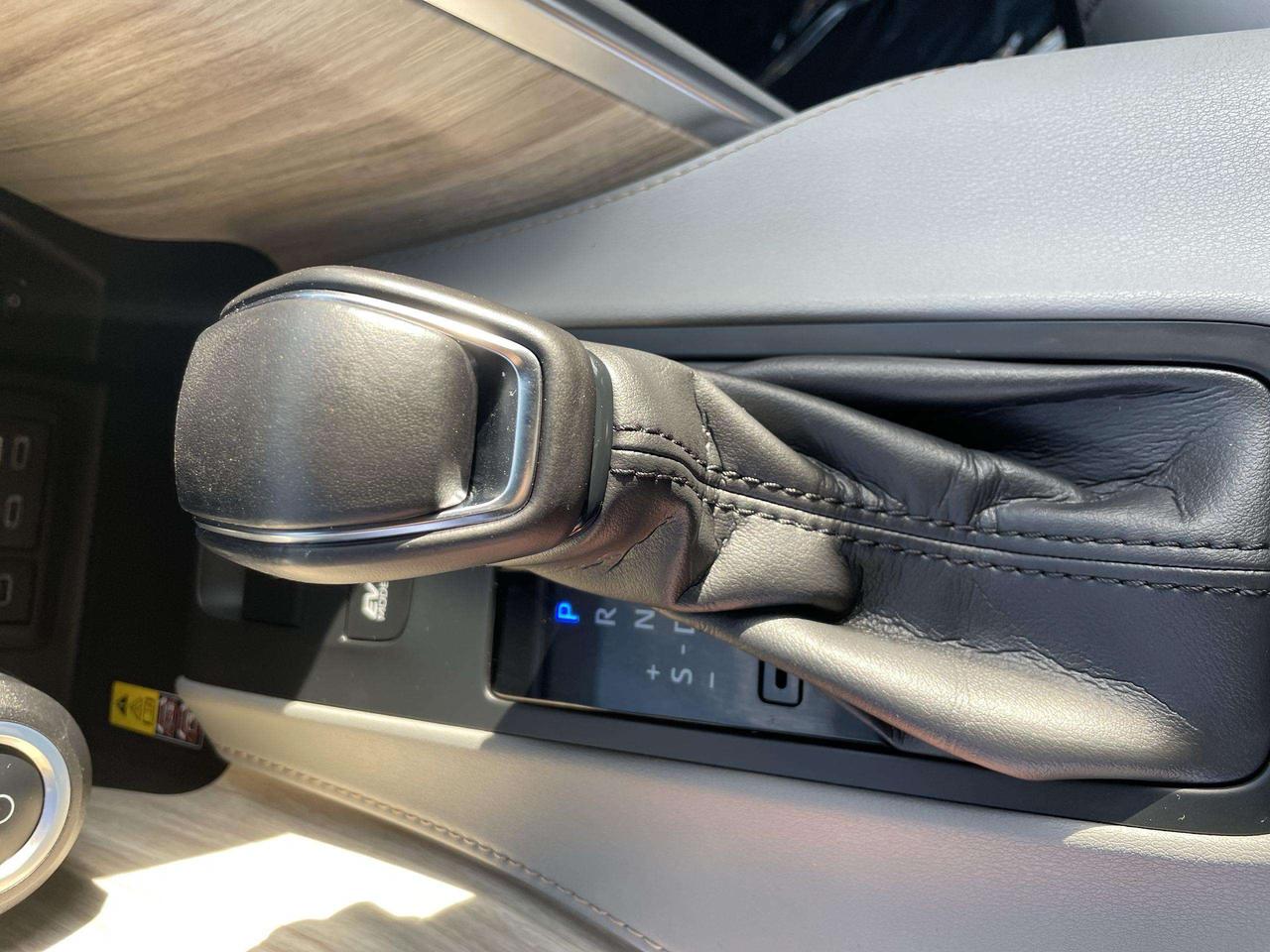 2023 Toyota Venza Limited LIMITED, HYBRID, NAVI, HTD. VENTED SEATS, ROOF, BK. CAM, ALLOYS Photo