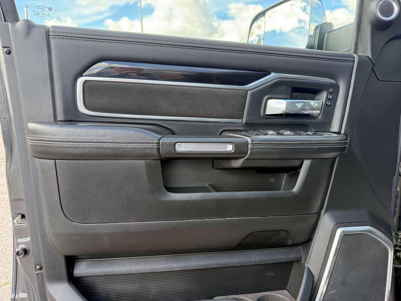 2019 RAM 2500 Laramie | NAVIGATION | SUNROOF | REMOTE START | Photo