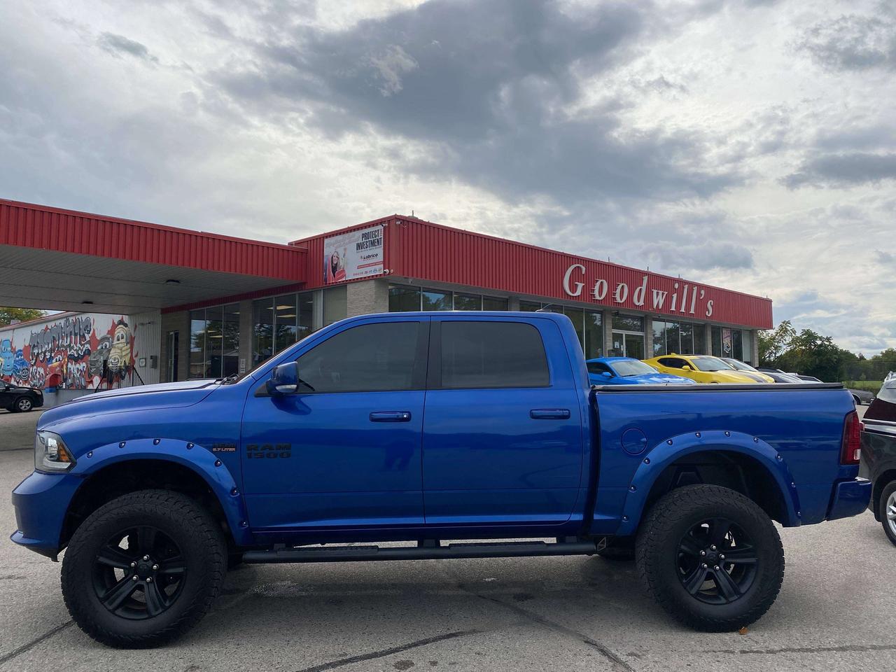 2018 RAM 1500 SPORT, 5.7L HEMI, CLEAN CARFAX, REMOTE START! - Photo #5