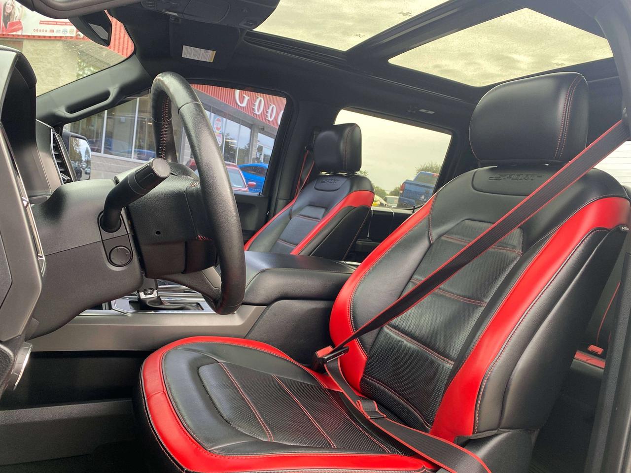 2019 Ford F-150 LARIAT, CLEAN CARFAX, LOCAL TRADE, SUNROOF! Photo