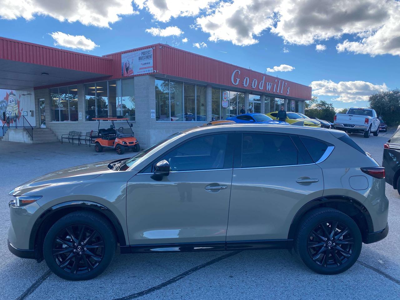 2024 Mazda CX-5 SUNA, CLEAN CARFAX, AWD, HEATED & COOLED LEATHER! Photo