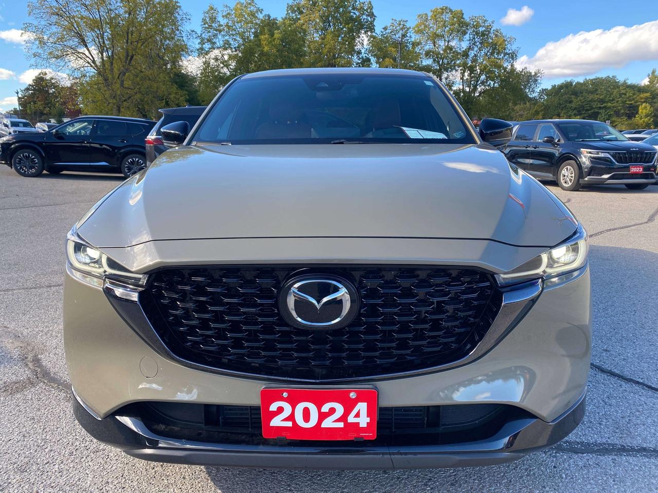 2024 Mazda CX-5 SUNA, CLEAN CARFAX, AWD, HEATED & COOLED LEATHER! - Photo #3