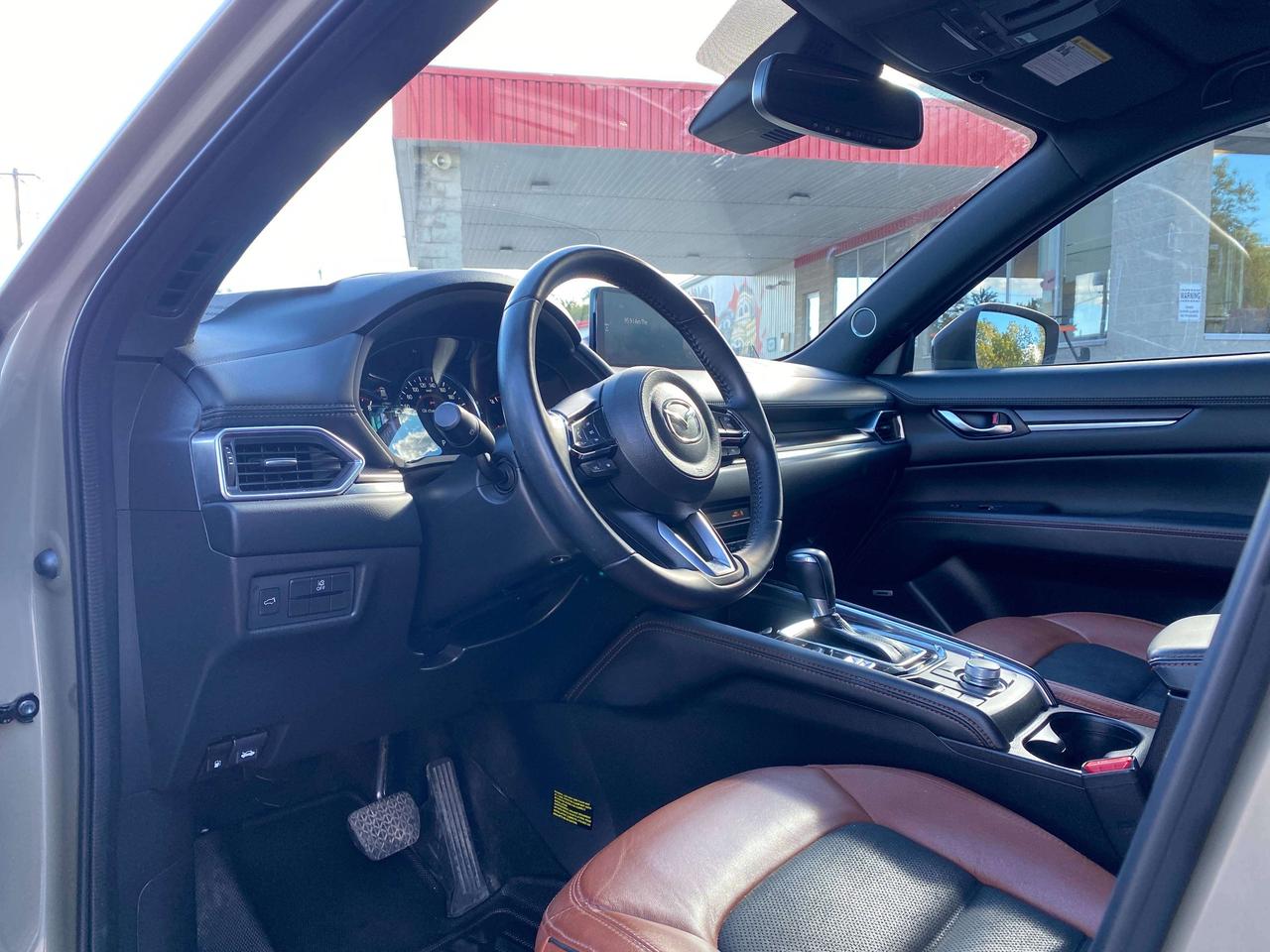 2024 Mazda CX-5 SUNA, CLEAN CARFAX, AWD, HEATED & COOLED LEATHER! Photo