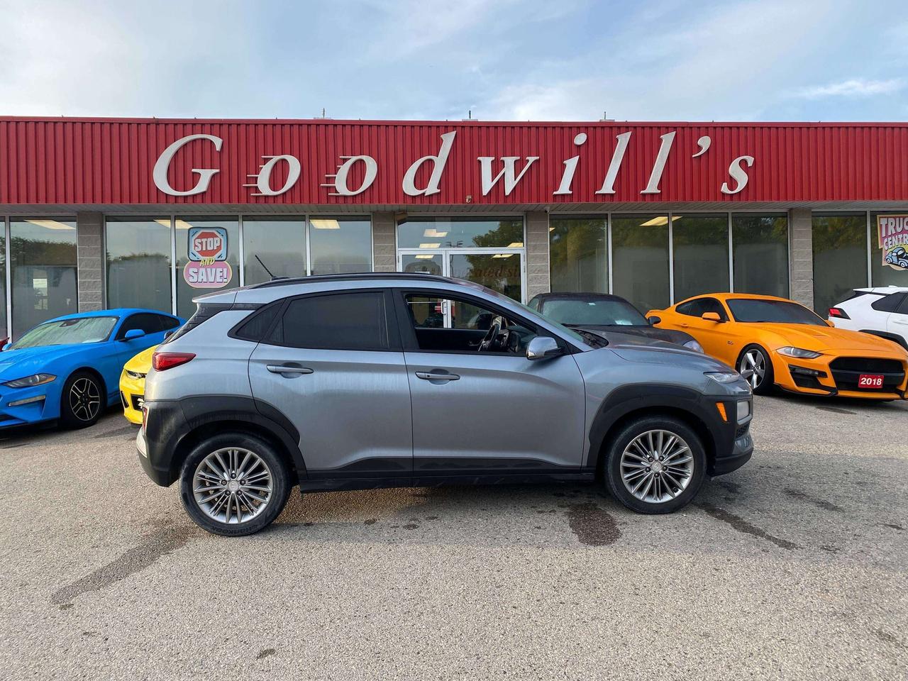2020 Hyundai KONA LUXURY, SUNROOF, HEATED LEATHER, CLEAN CARFAX! Photo