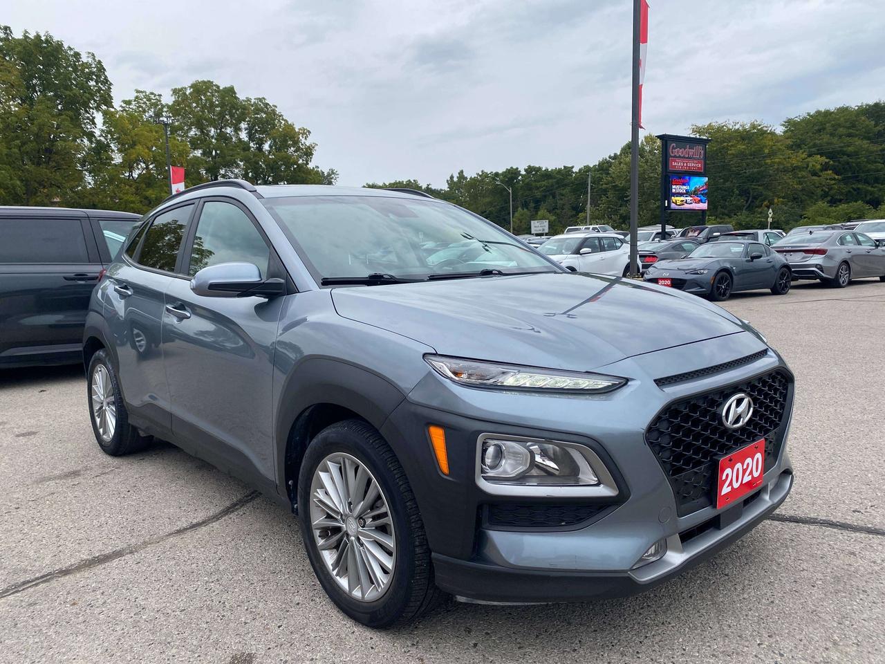 2020 Hyundai KONA LUXURY, SUNROOF, HEATED LEATHER, CLEAN CARFAX! - Photo #2