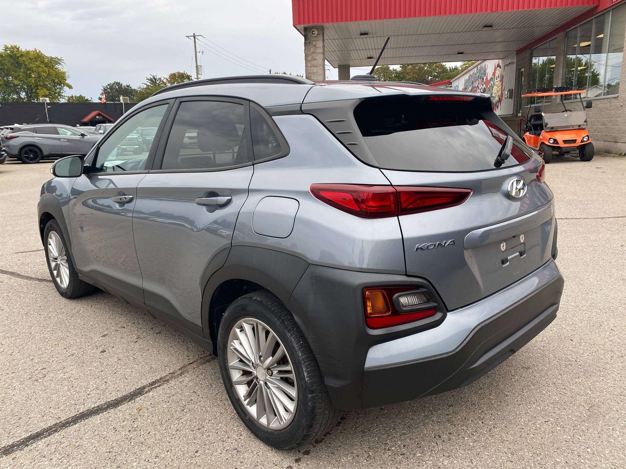 2020 Hyundai KONA LUXURY, SUNROOF, HEATED LEATHER, CLEAN CARFAX! Photo