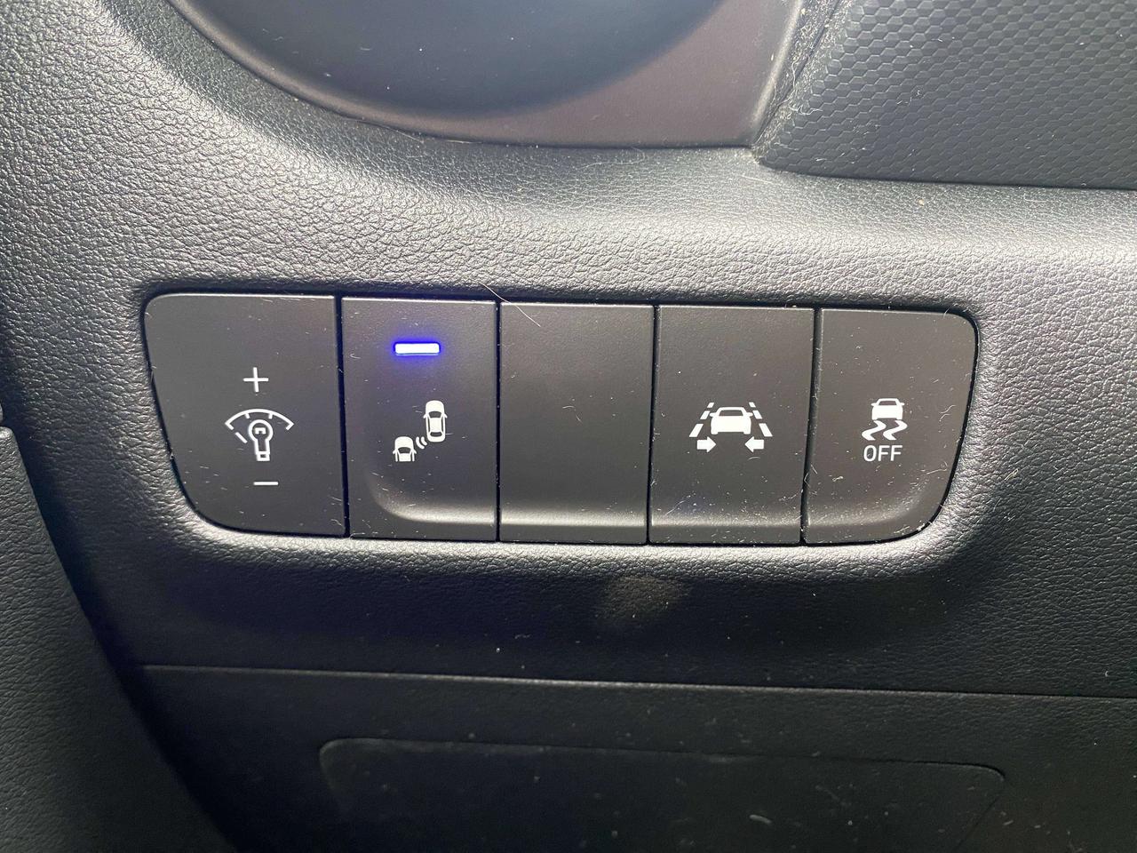 2020 Hyundai KONA LUXURY, SUNROOF, HEATED LEATHER, CLEAN CARFAX! - Photo #16
