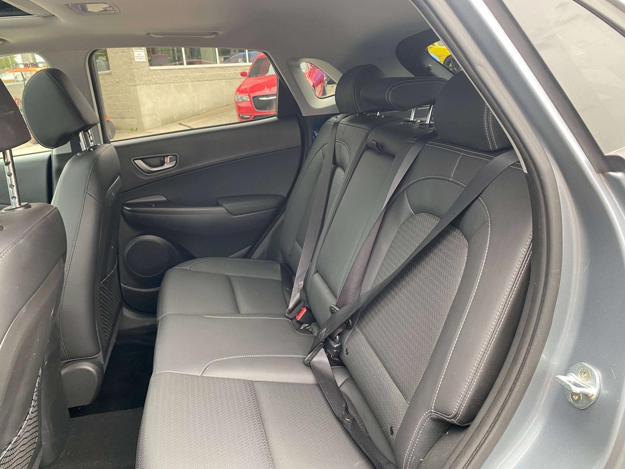 2020 Hyundai KONA LUXURY, SUNROOF, HEATED LEATHER, CLEAN CARFAX! Photo