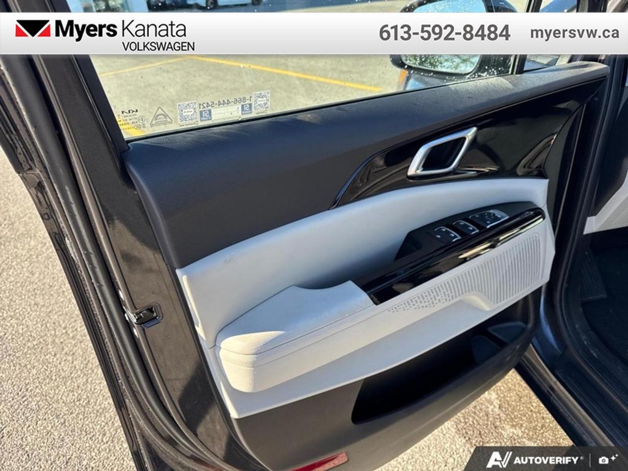 2023 Kia Carnival LX  - Apple CarPlay -  Android Auto Photo