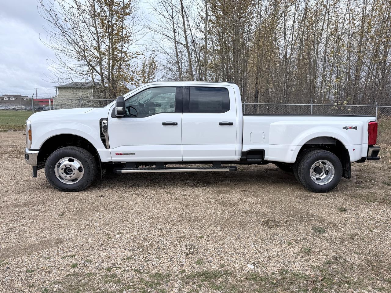 2027 Ford F-350 Super Duty DRW XLT Photo1