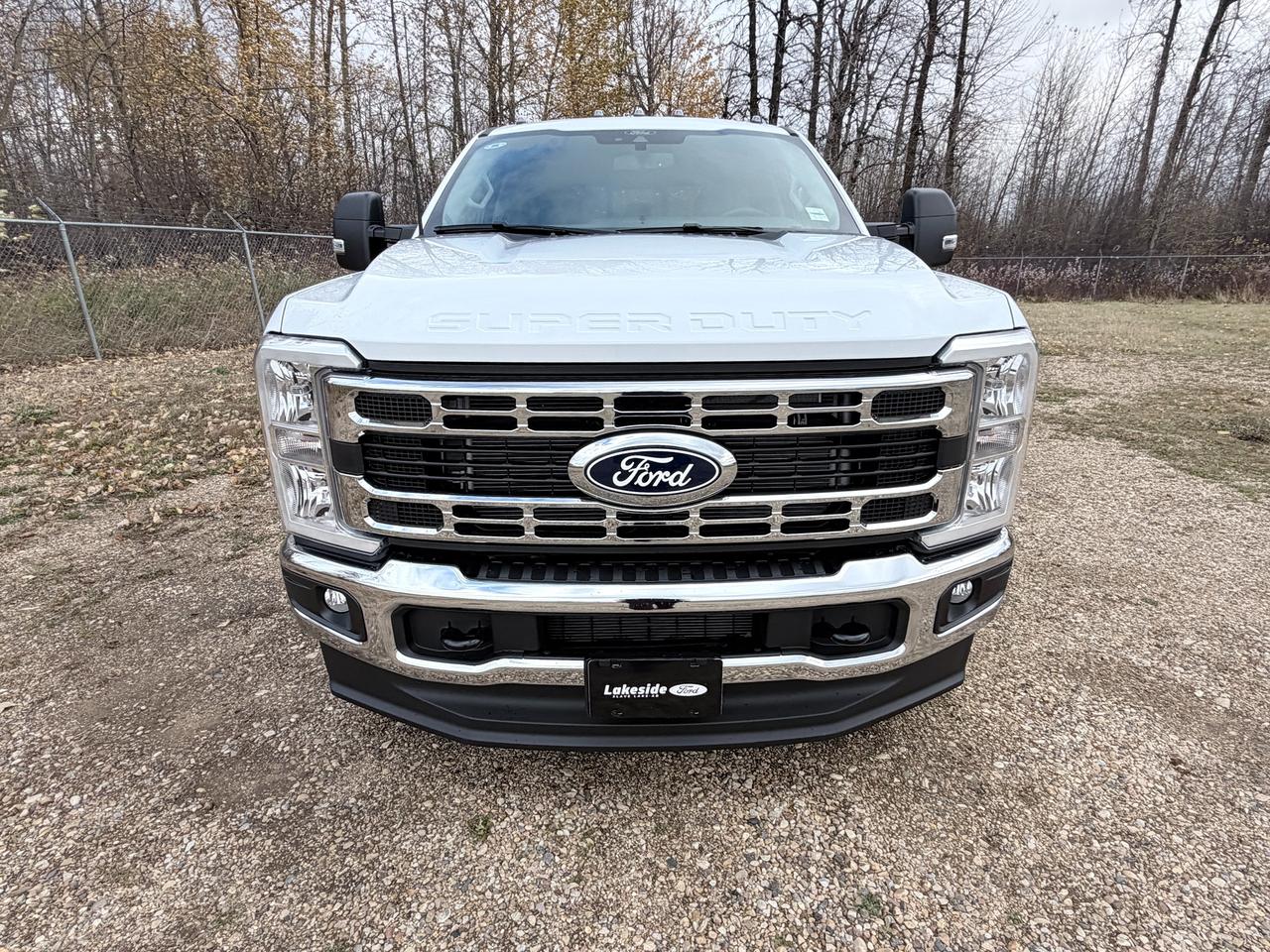 2027 Ford F-350 Super Duty DRW XLT Photo3