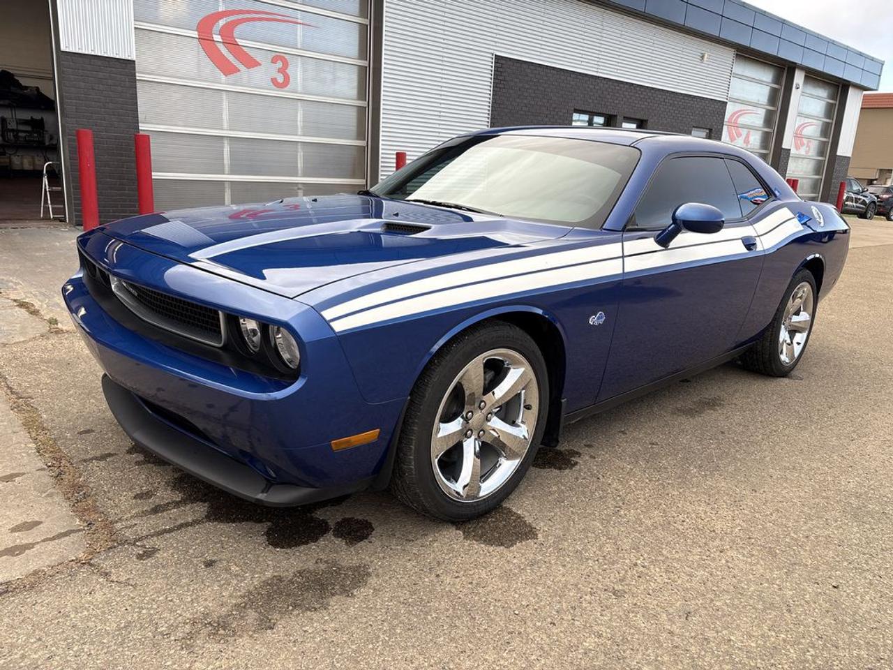 2012 Dodge Challenger SXT Plus Photo1