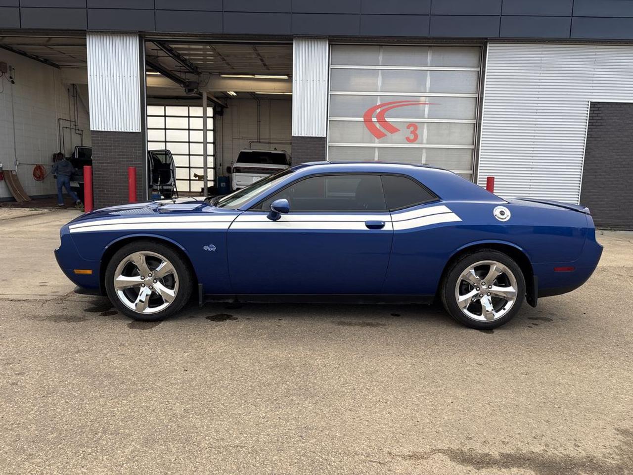 2012 Dodge Challenger SXT Plus Photo3