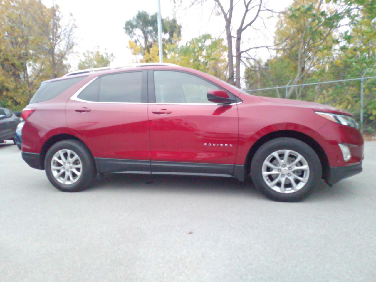 2020 Chevrolet Equinox LT Photo3
