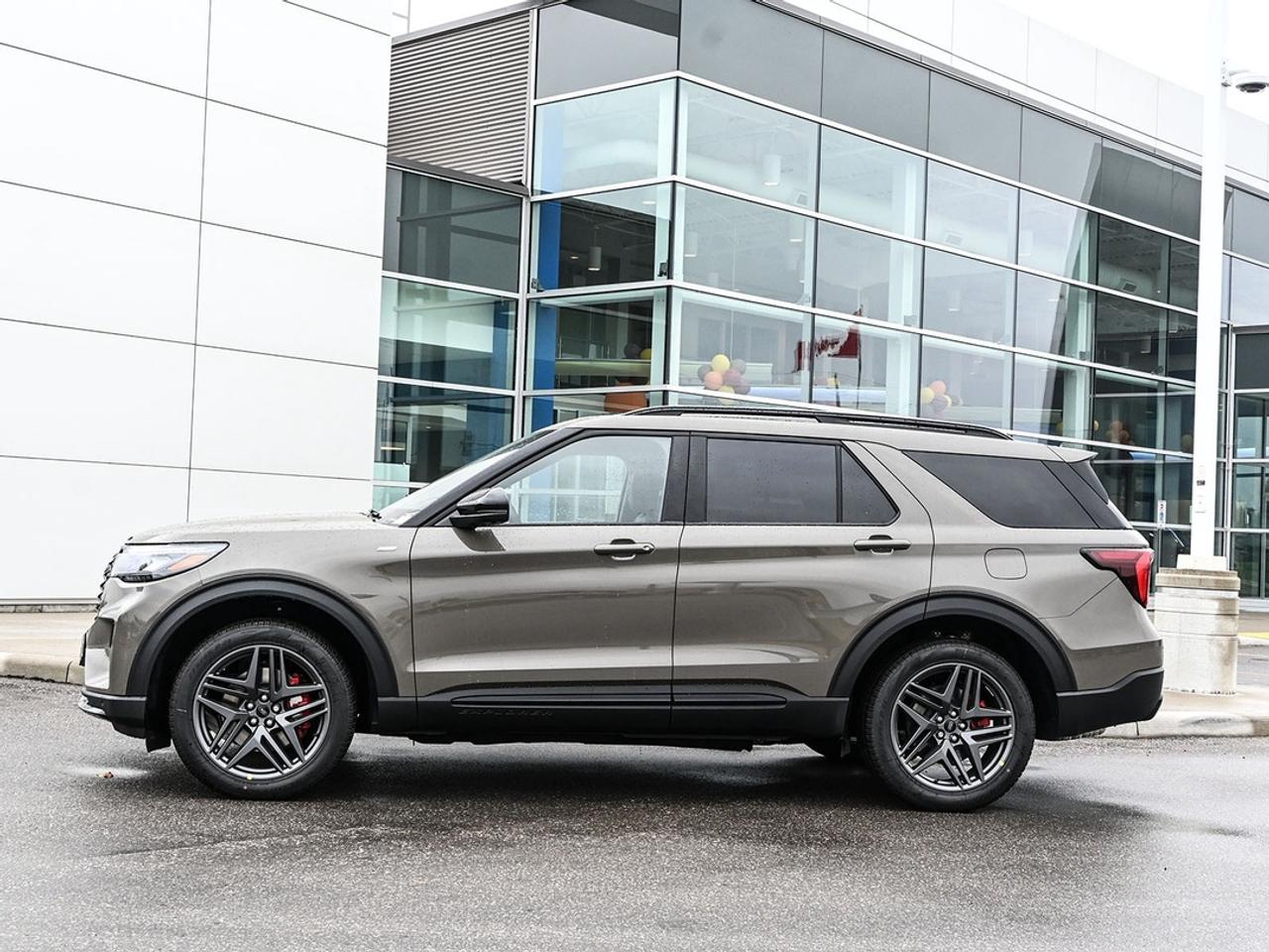 2027 Ford Explorer ST-Line Photo4