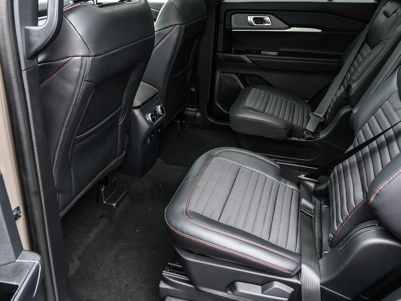 2027 Ford Explorer ST-Line Photo