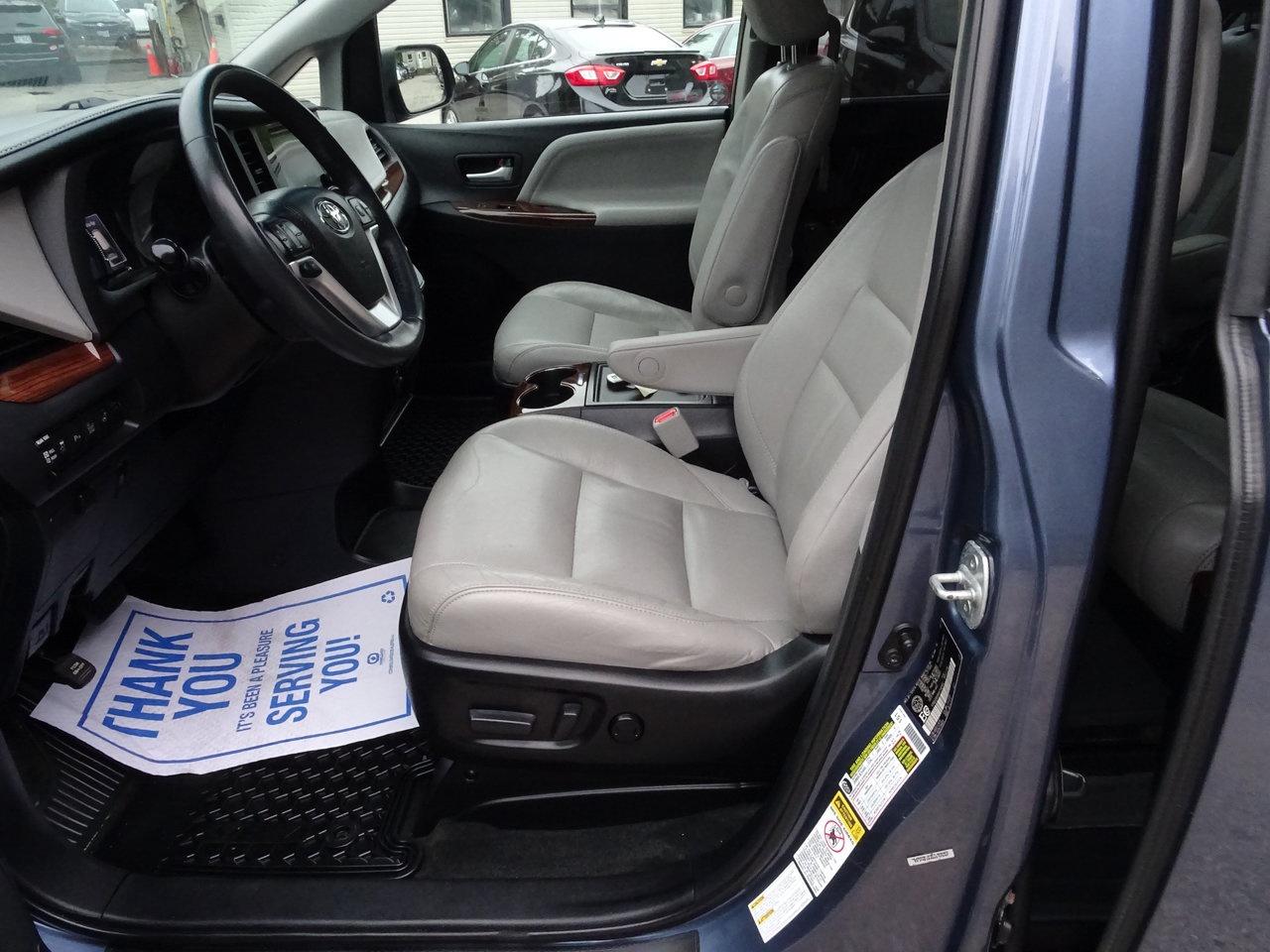 2017 Toyota Sienna Limited  AWD Photo