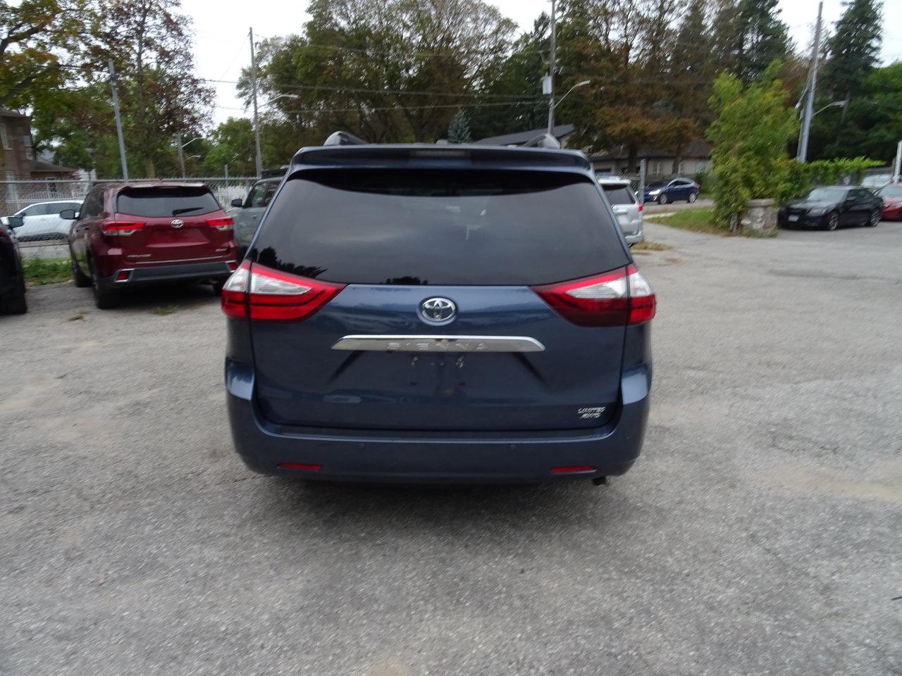 2017 Toyota Sienna Limited  AWD Photo