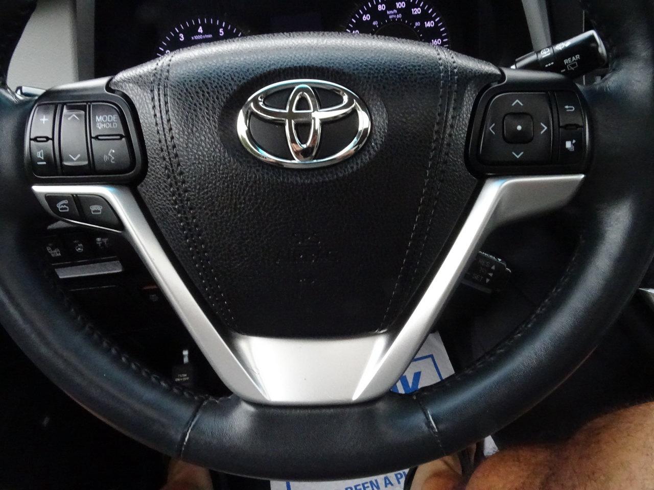 2017 Toyota Sienna Limited  AWD Photo