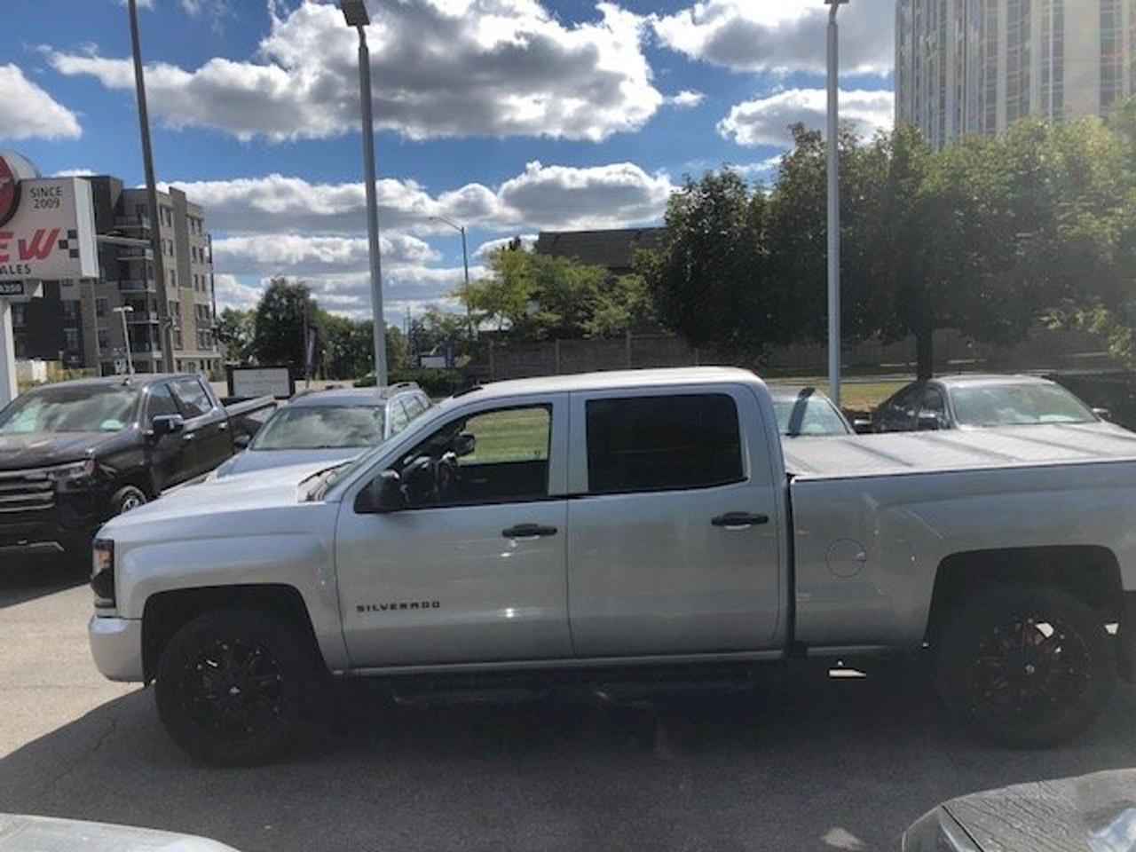 2018 Chevrolet Silverado 1500 LTZ crew cab 6.5 foot bed no accidents Photo4