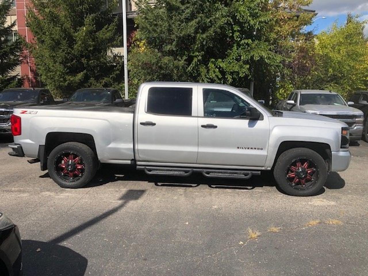2018 Chevrolet Silverado 1500 LTZ crew cab 6.5 foot bed no accidents Photo3