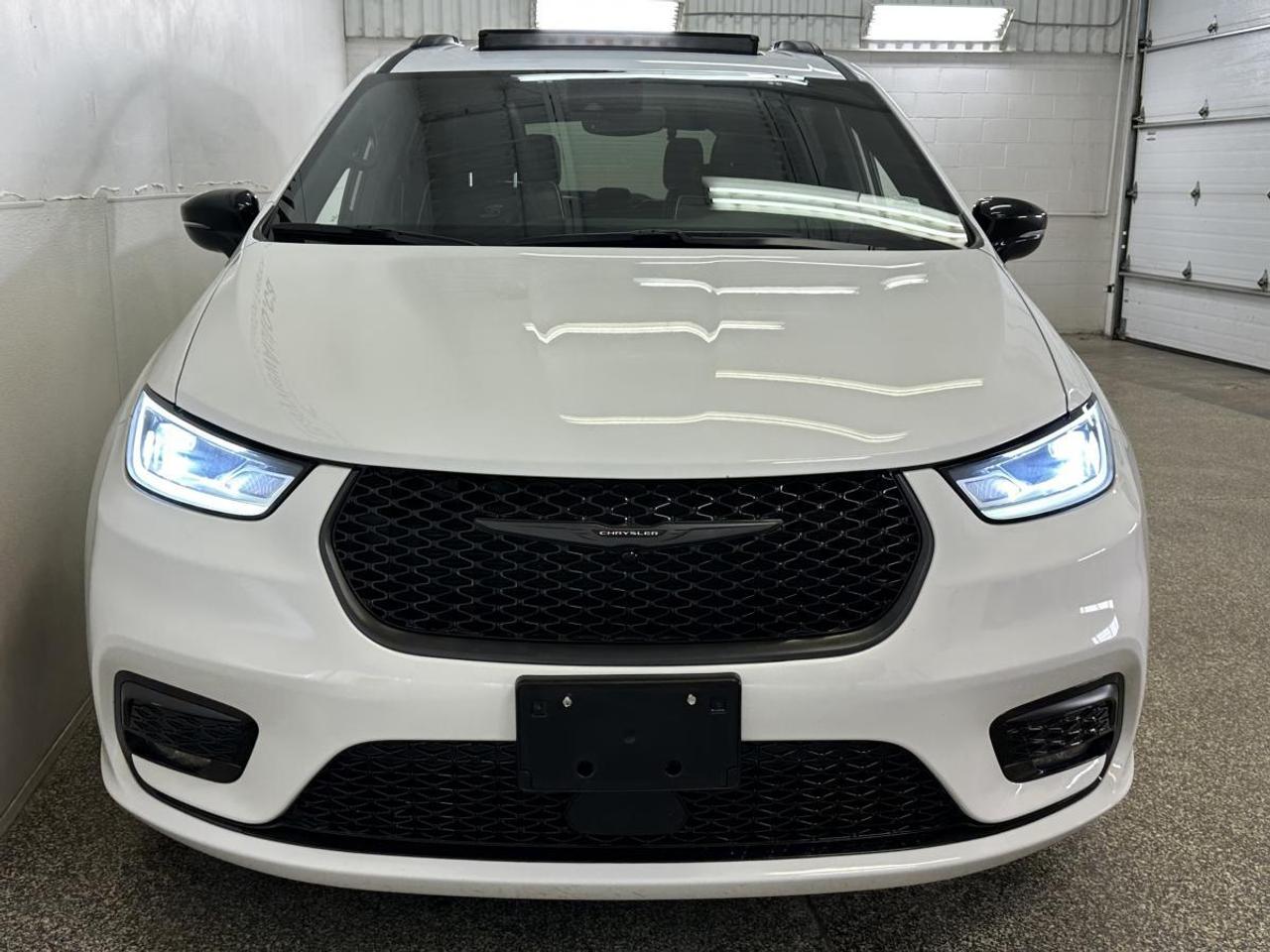 2025 Chrysler Pacifica Limited LIMITED/PANOROOF/LEATHER/ADAPTIVE CRUISE/MORE! Photo5