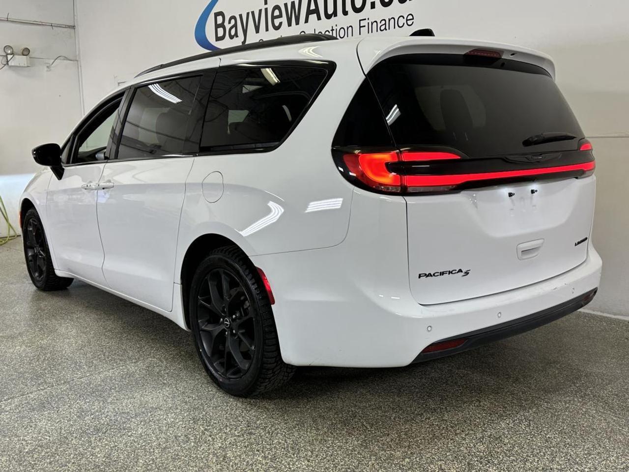 2025 Chrysler Pacifica Limited LIMITED/PANOROOF/LEATHER/ADAPTIVE CRUISE/MORE! Photo