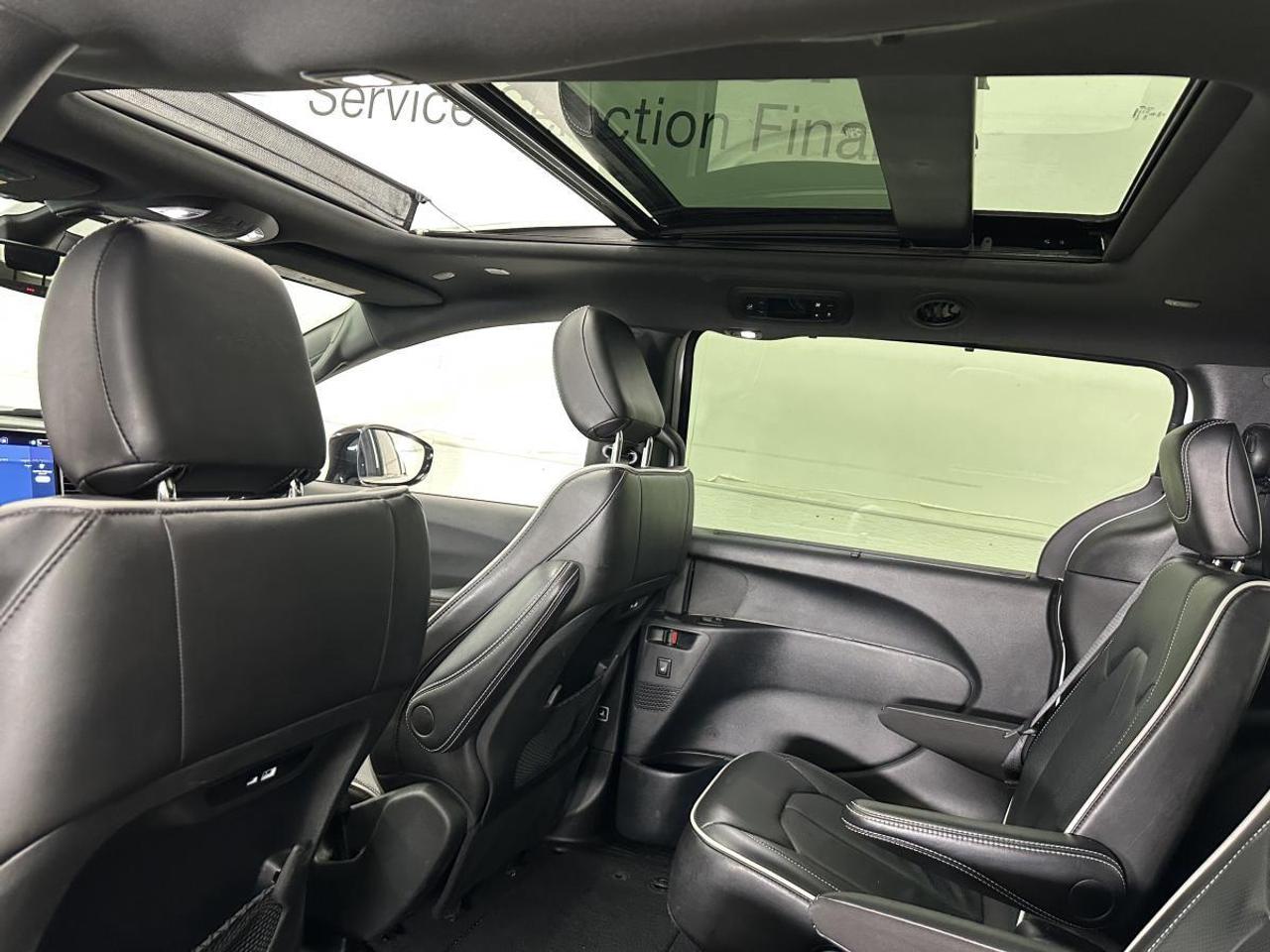 2025 Chrysler Pacifica Limited LIMITED/PANOROOF/LEATHER/ADAPTIVE CRUISE/MORE! Photo