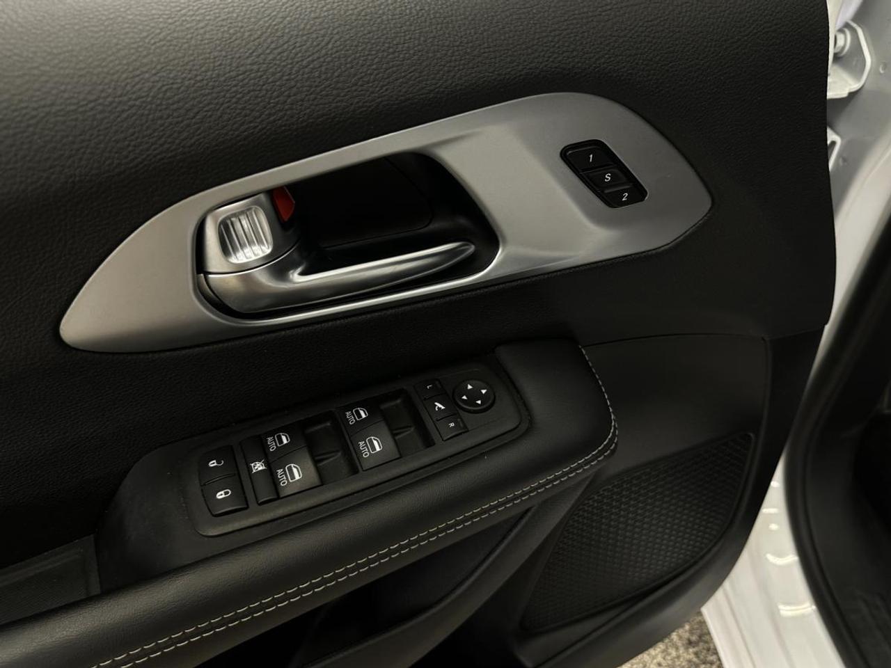 2025 Chrysler Pacifica Limited LIMITED/PANOROOF/LEATHER/ADAPTIVE CRUISE/MORE! Photo